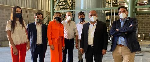La UIT Joven compartió una jornada de trabajo con el Gobernador Manzur y funcionarios nacionales La UIT Joven compartió una jornada de trabajo con el Gobernador Manzur y funcionarios nacionales